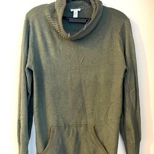 Long maternity sweater in green